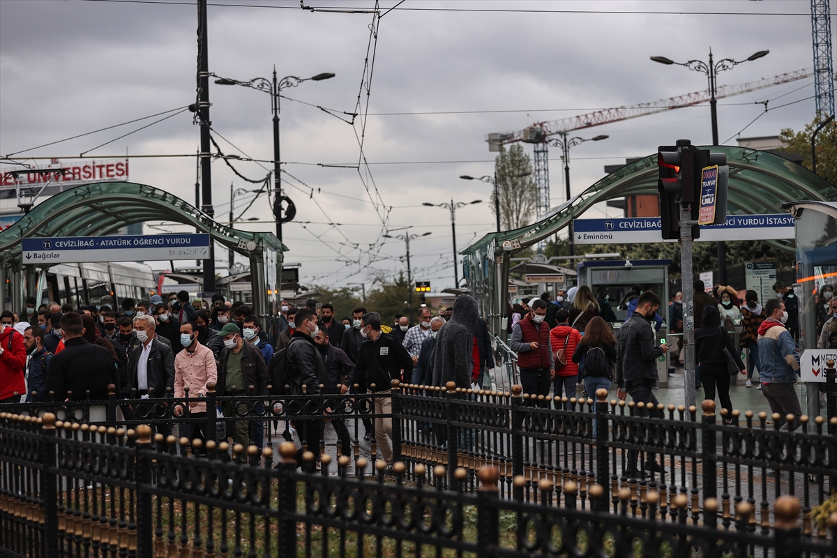 GÜNCELLEME – İstanbul'da yağışın etkisiyle trafik yoğunluğu yaşanıyor