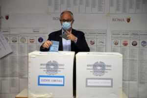 - Ülkede 12 milyon civarında seçmen, yerel yöneticilerini belirlemek üzere