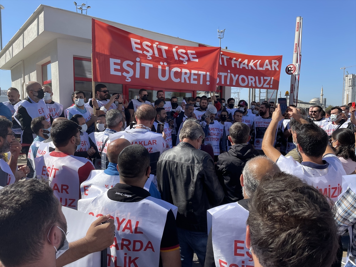 İzmir'de metro ve tramvay çalışanları grev kararı astı