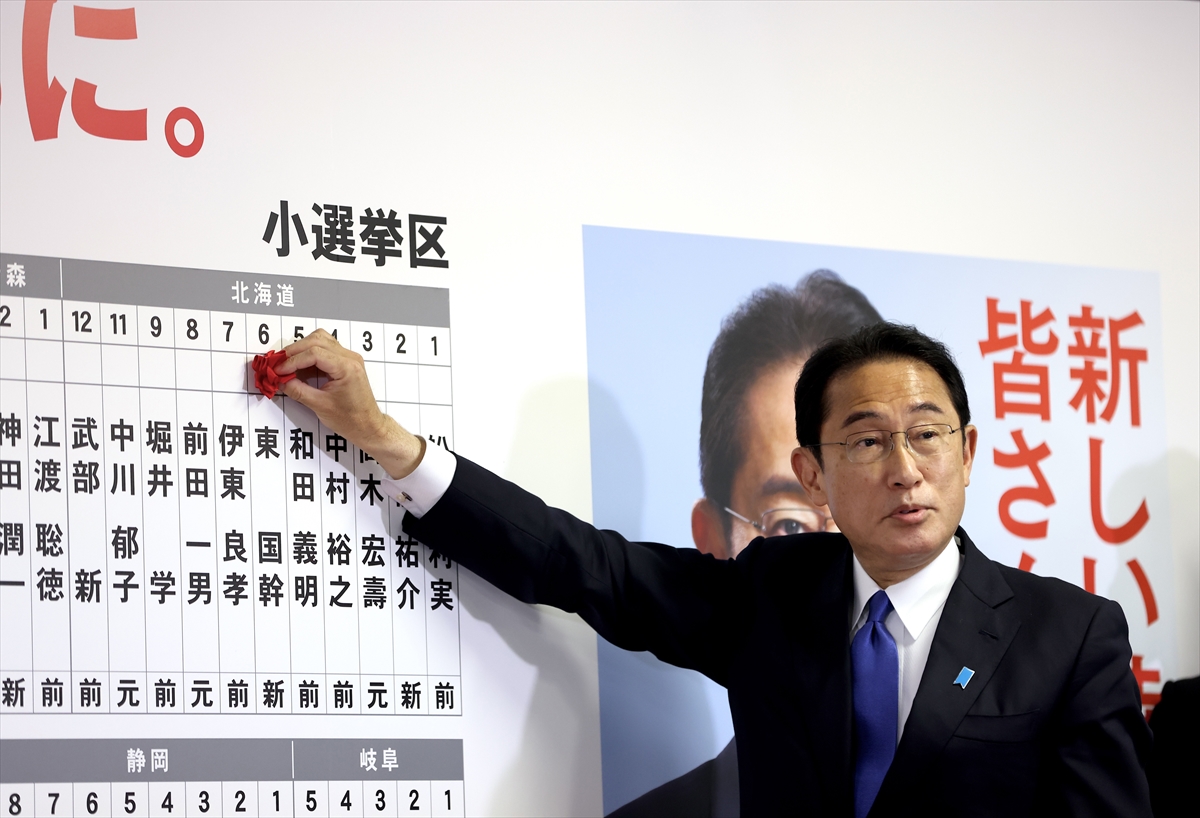 Japonya'da sandık çıkış anketine göre, Liberal Demokrat Parti mecliste çoğunluğu koruyor