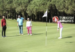 ANKARA (AA) – Kadın golfçüler, "Ladies Meme Sağlığı Golf Turnuvası"nda
