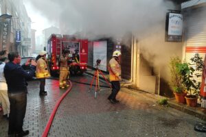 İSTANBUL (AA) – Kağıthane'de bir motosiklet tamirhanesinde çıkan yangın söndürüldü.