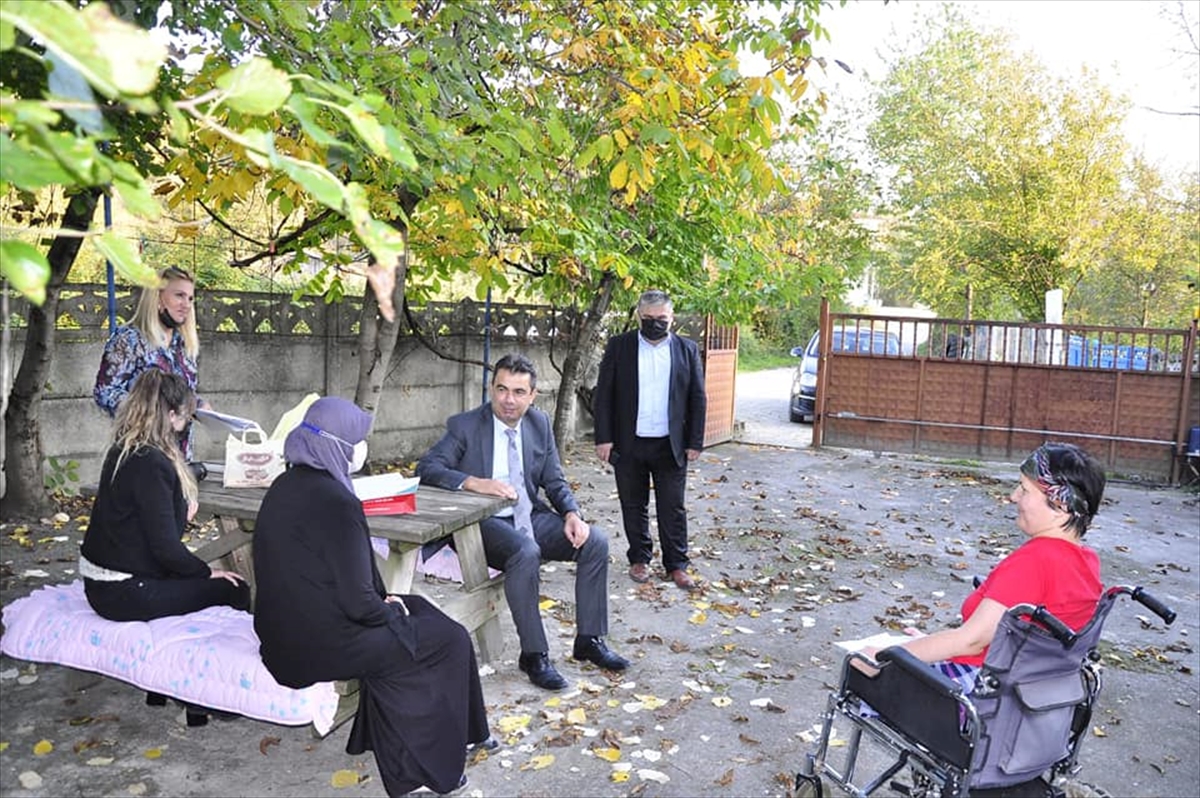 Karabük'te bedensel engelli kadın okuma azmiyle engel tanımadı