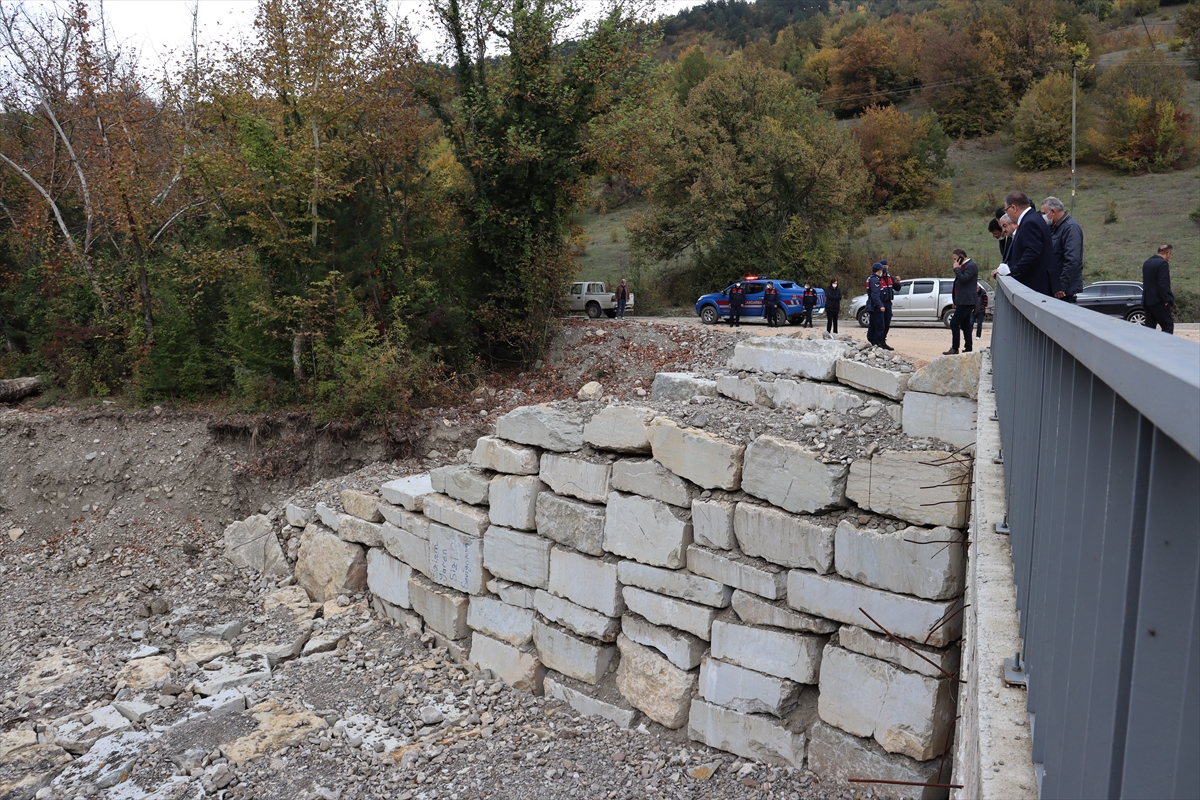 Karabük'te kuvvetli sağanak nedeniyle yıkılan köprü ulaşıma açıldı