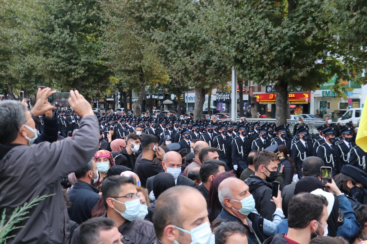 Kastamonu Polis Meslek Yüksekokulu öğrencilerinden mezuniyet yürüyüşü