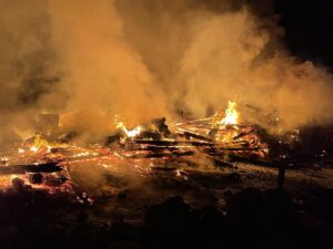 KASTAMONU (AA) – Kastamonu'da çıkan yangında ev, ahır ve 3