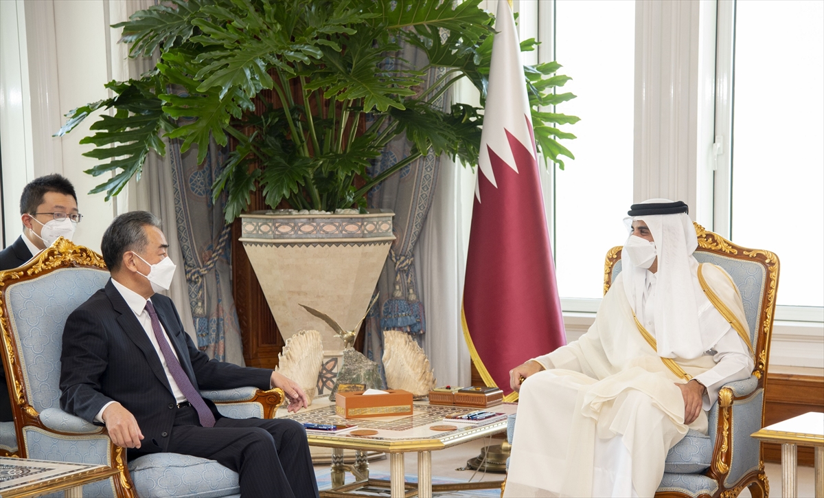 Katar Emiri ile Çin Dışişleri Bakanı ikili ilişkileri görüştü