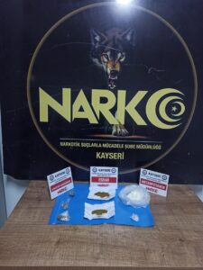 KAYSERİ (AA) – Kayseri'de bir otomobilde halı ve yorgan içerisine