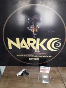 KAYSERİ (AA) – Kayseri'de yapılan kaçak telefon ve uyuşturucu operasyonunda