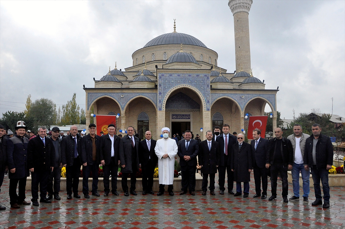 Kırgızistan'da İmam Serahsi Camisi ve Külliyesi dualarla ibadete açıldı