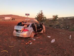 KIRIKKALE (AA) – Kırıkkale'nin Delice ilçesinde otomobilin tarlaya devrilmesi sonucu