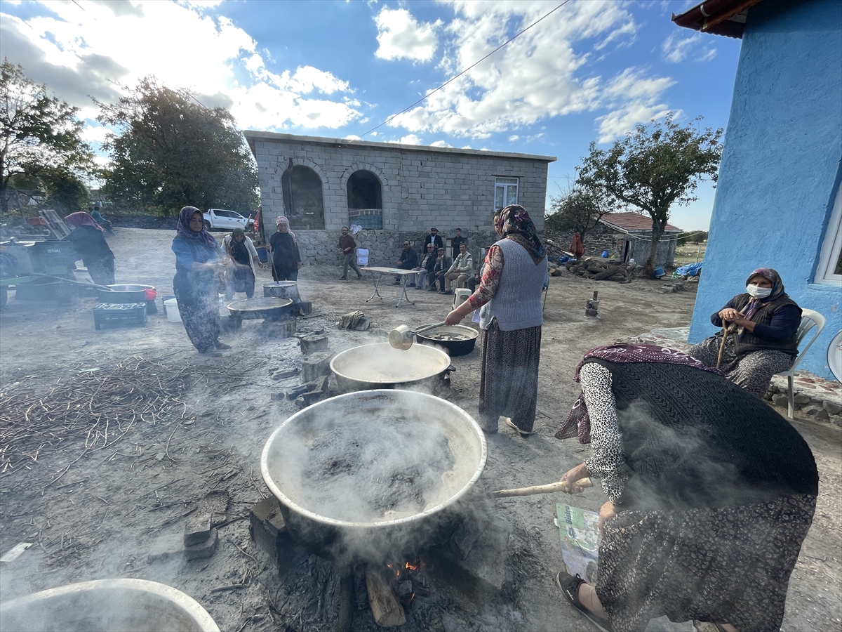 Kırsal mahallenin kadın muhtarı girişimci ev hanımlarıyla kalkınmanın öncüsü oluyor