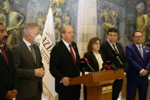 - "Bu iletişim çağında uçak seferlerinin, farklı iletişim kanallarıyla iş