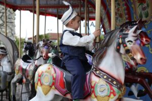 Kocaeli’de 230 Roman sünnet çocuğu, kendileri için düzenlenen şölende keyifli