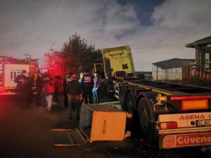 KOCAELİ (AA) – Kocaeli'nin Gebze ilçesinde yüksek gerilim hattı direğine,