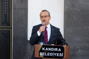 - Cezaevi personeli ve çevrede yaşayanlar için inşa edilen camide,