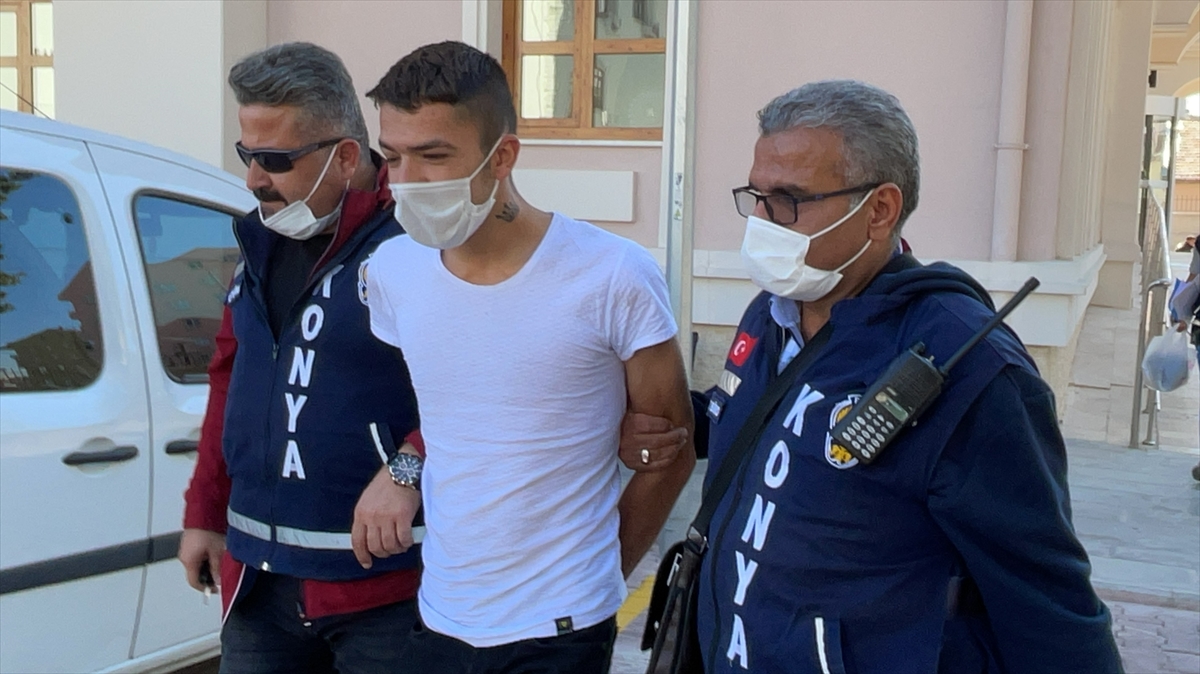 Konya'da avukatı bacağından silahla yaralayan iki şüpheli adliyeye sevk edildi