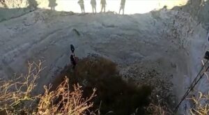 KONYA (AA) – Konya’nın Karapınar ilçesinde obruğa düşen tilki uzun