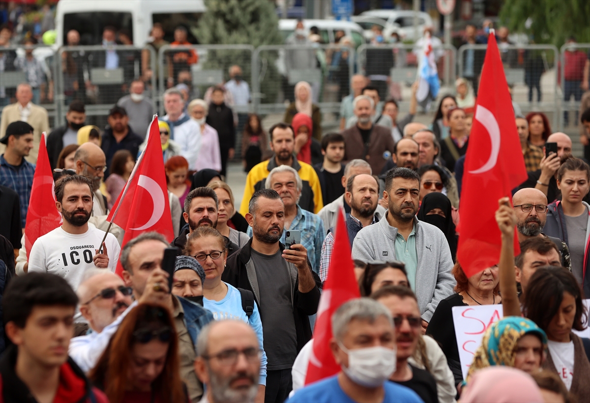 Kovid-19 aşısı karşıtları, İzmir’de miting düzenledi