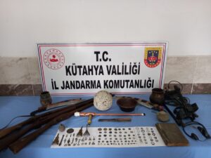 KÜTAHYA (AA) – Kütahya'nın Tavşanlı ilçesinde, evinde Roma dönemine ait