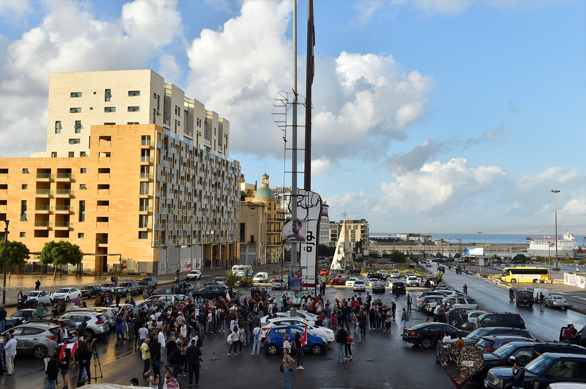 Lübnan'daki 17 Ekim protestolarının 2. yılında Beyrut'ta yürüyüş düzenlendi