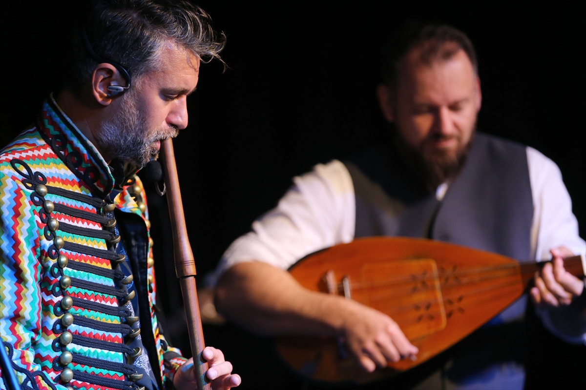 Macar folk grubu Kerekes Band, Türkiye'deki ilk konserini verdi