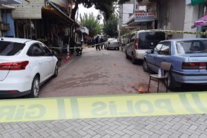 MANİSA (AA) – Manisa'nın Turgutlu ilçesinde iki kardeş silahla vurularak