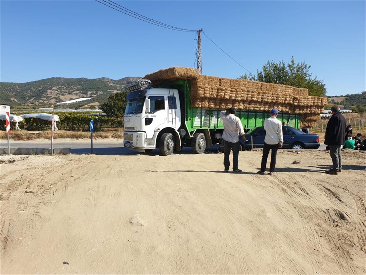 Manisa'da kamyona çarpan otomobildeki 5 kişi yaralandı