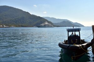 MUĞLA (AA) – Cayman Adaları bayraklı mega yat "Lady Gulya",