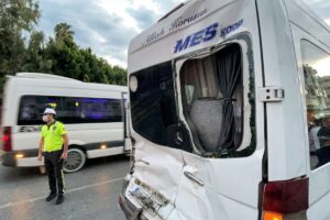 MERSİN (AA) – Mersin'in Yenişehir ilçesinde, özel halk otobüsü ile