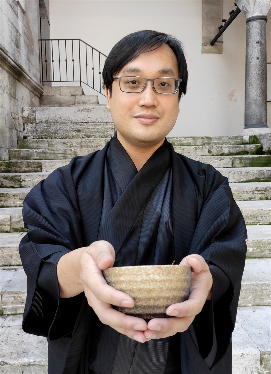 Müslüman Japon akademisyen çay seremonisi ile sabır demliyor