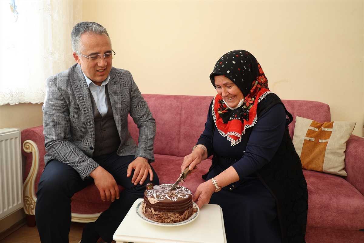 Nevşehir Belediye Başkanı Savran'dan 64 yaşındaki kadına doğum günü sürprizi