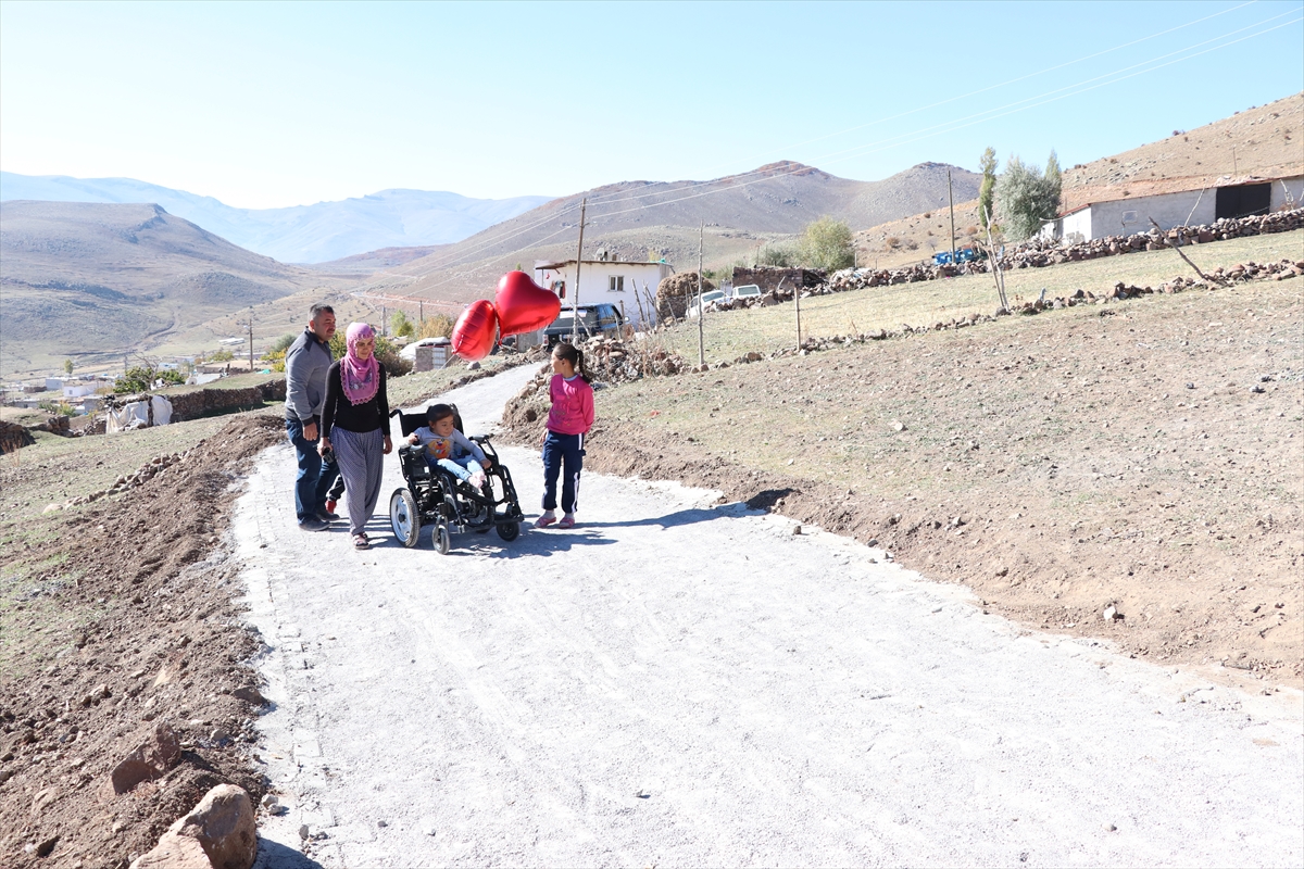 Niğde'de engelli minik Elif'in evinin önüne Vali Şimşek'in talimatıyla yol yapıldı