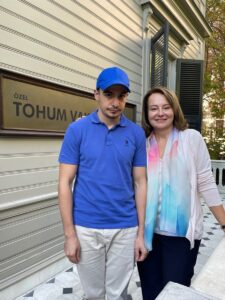 İSTANBUL (AA) – LALE BİLDİRİCİ BÜYÜKKARAKAYA – İkiz çocuklarından birine