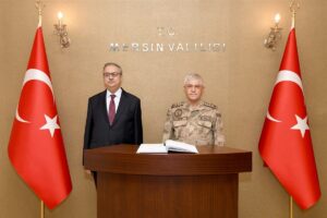 MERSİN (AA) – Jandarma Genel Komutanı Orgeneral Arif Çetin, Vali