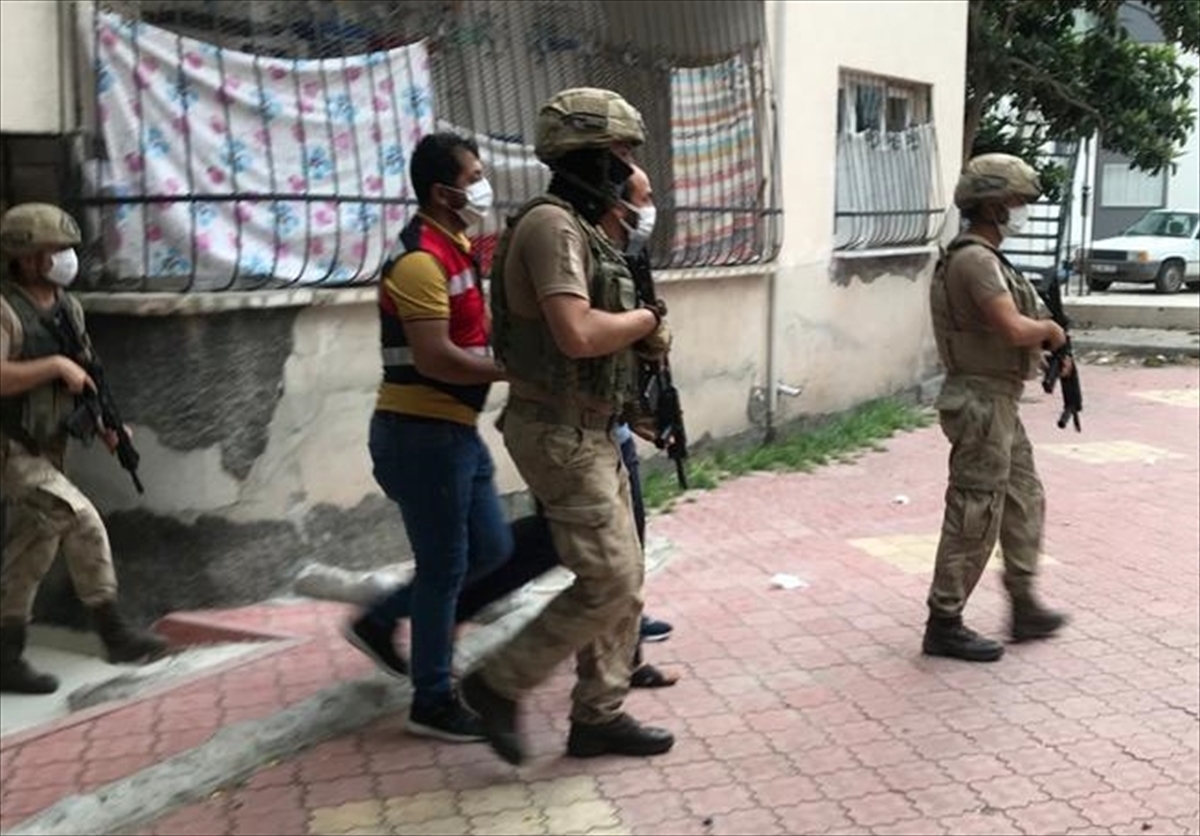 Osmaniye'de DEAŞ ve PKK'ya yönelik operasyonda yakalanan 3 zanlı tutuklandı