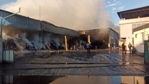 OSMANİYE (AA) – Osmaniye'de geri dönüşüm fabrikasında çıkan yangına çok