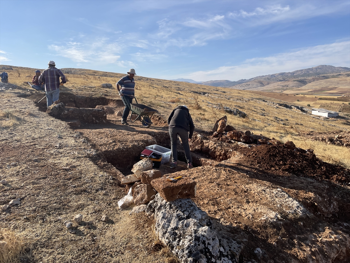 Perre Antik Kenti'ndeki kazılarda 1500 yıllık insan iskeletleri bulundu