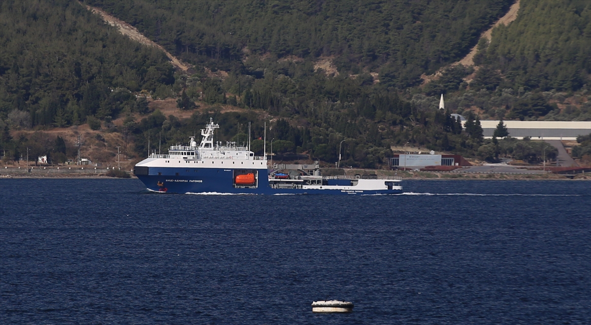 Rus Donanmasına ait tanker, Çanakkale Boğazı'ndan geçti