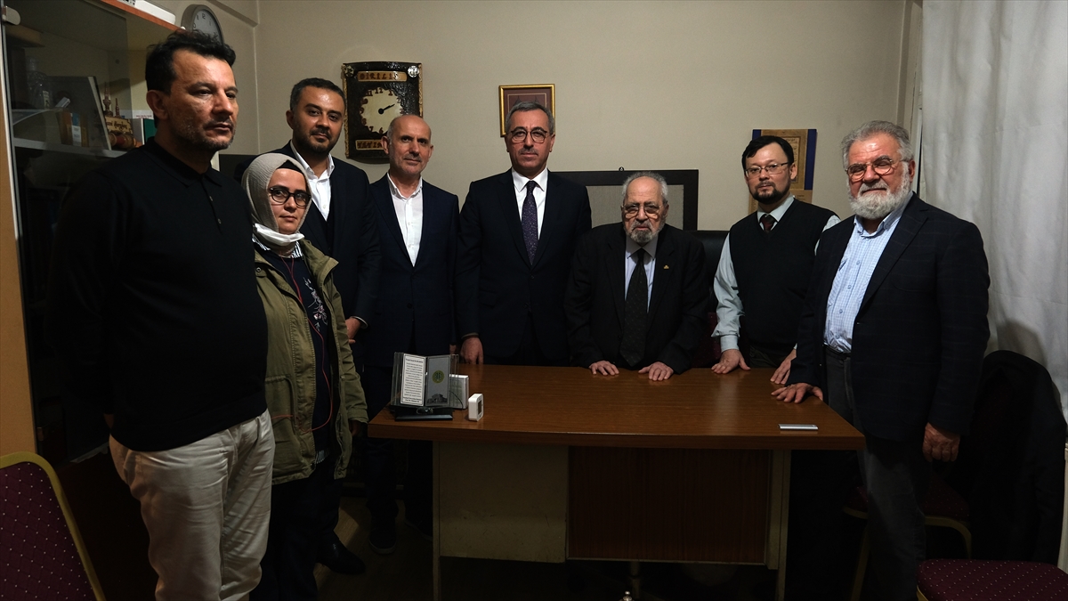 Şair ve Yazar Sezai Karakoç'a fahri hemşehrilik beraatı takdim edildi