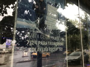 SAKARYA (AA) – Sakarya'nın Hendek ilçesinde bir banka ile iş