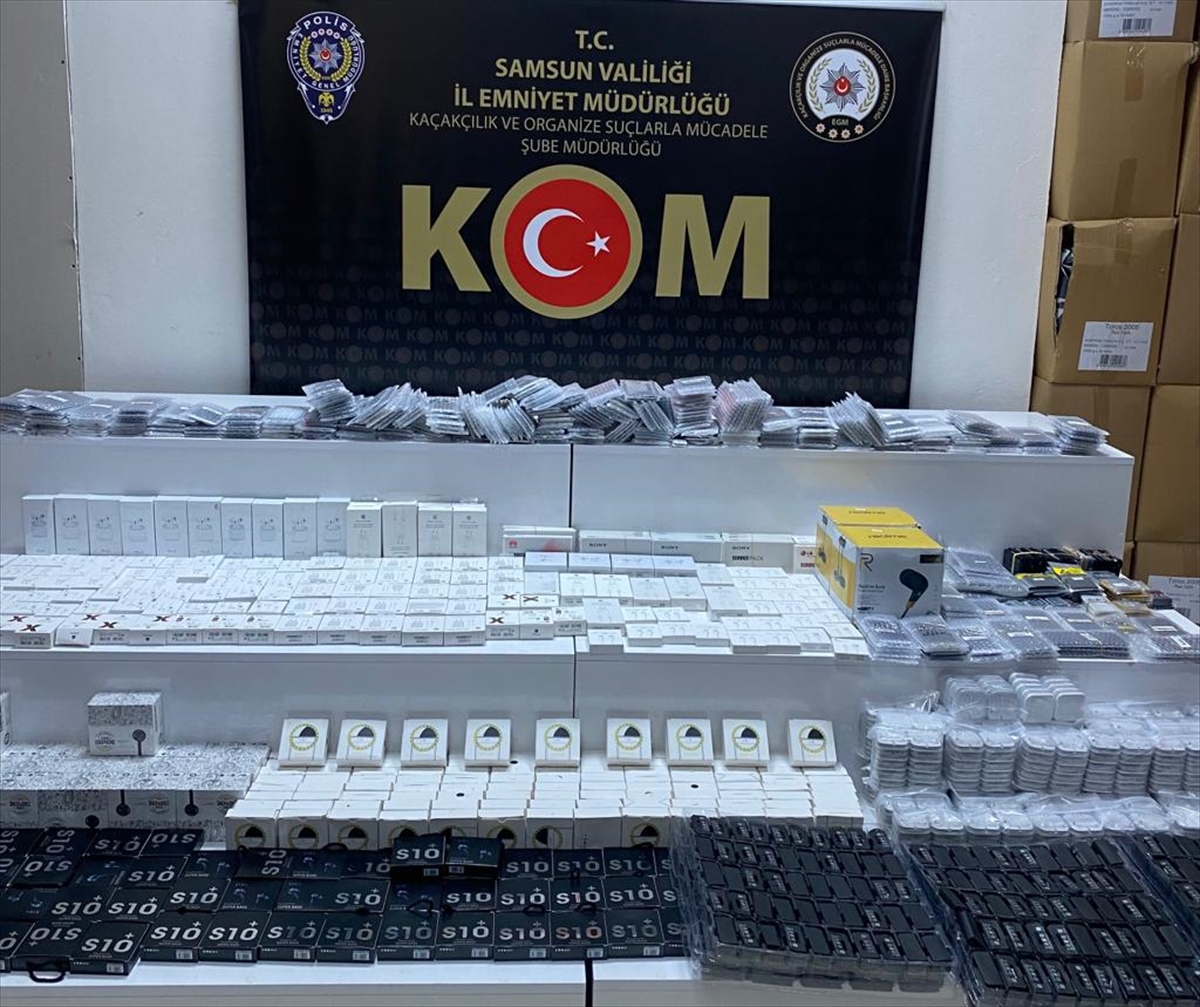 Samsun'da 2 bin 113 faturasız cep telefonu aksesuarı ele geçirildi