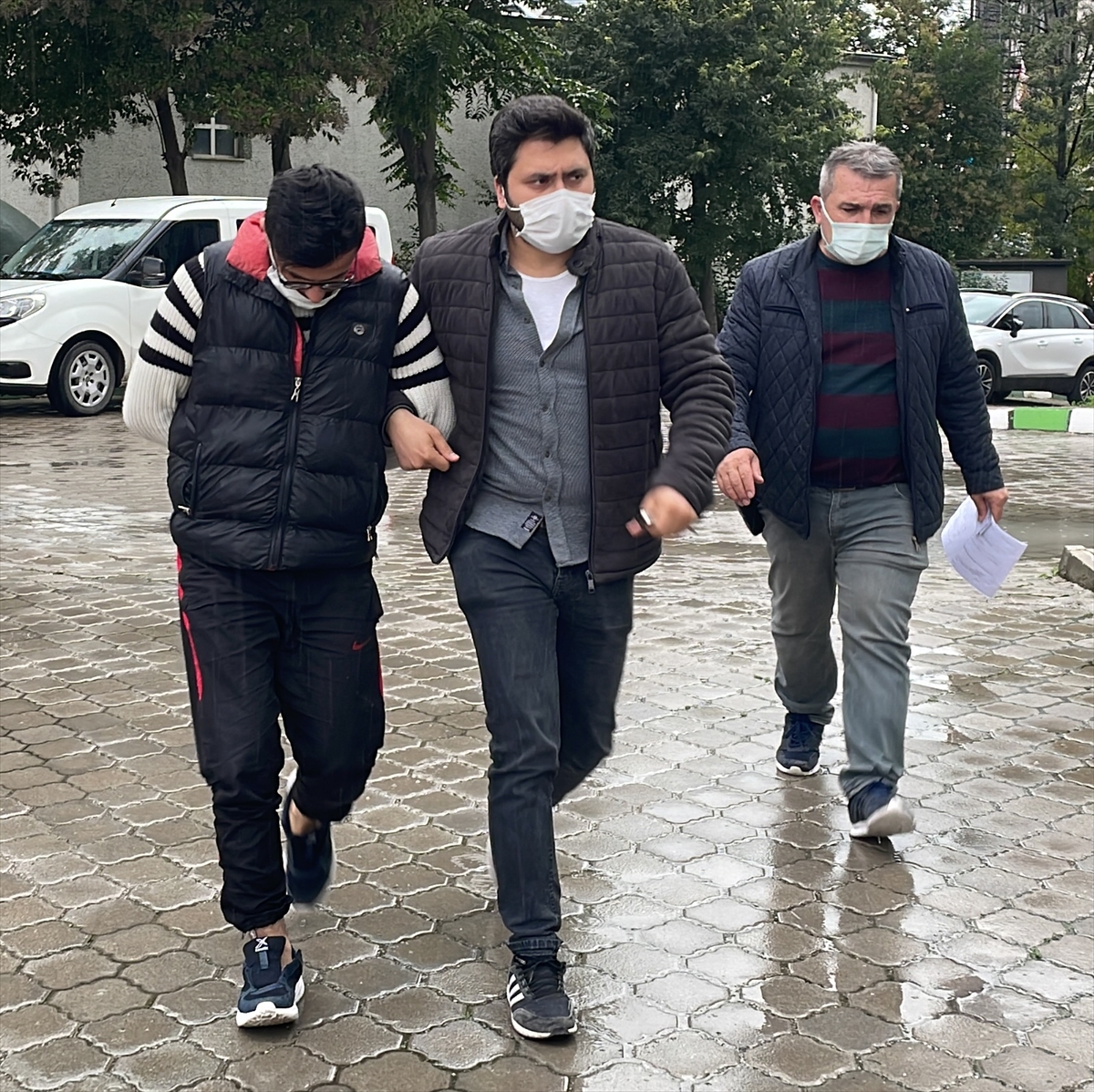 Samsun'da eğlence mekanını kurşunlayıp kundakladıkları iddiasıyla 5 kişi yakalandı