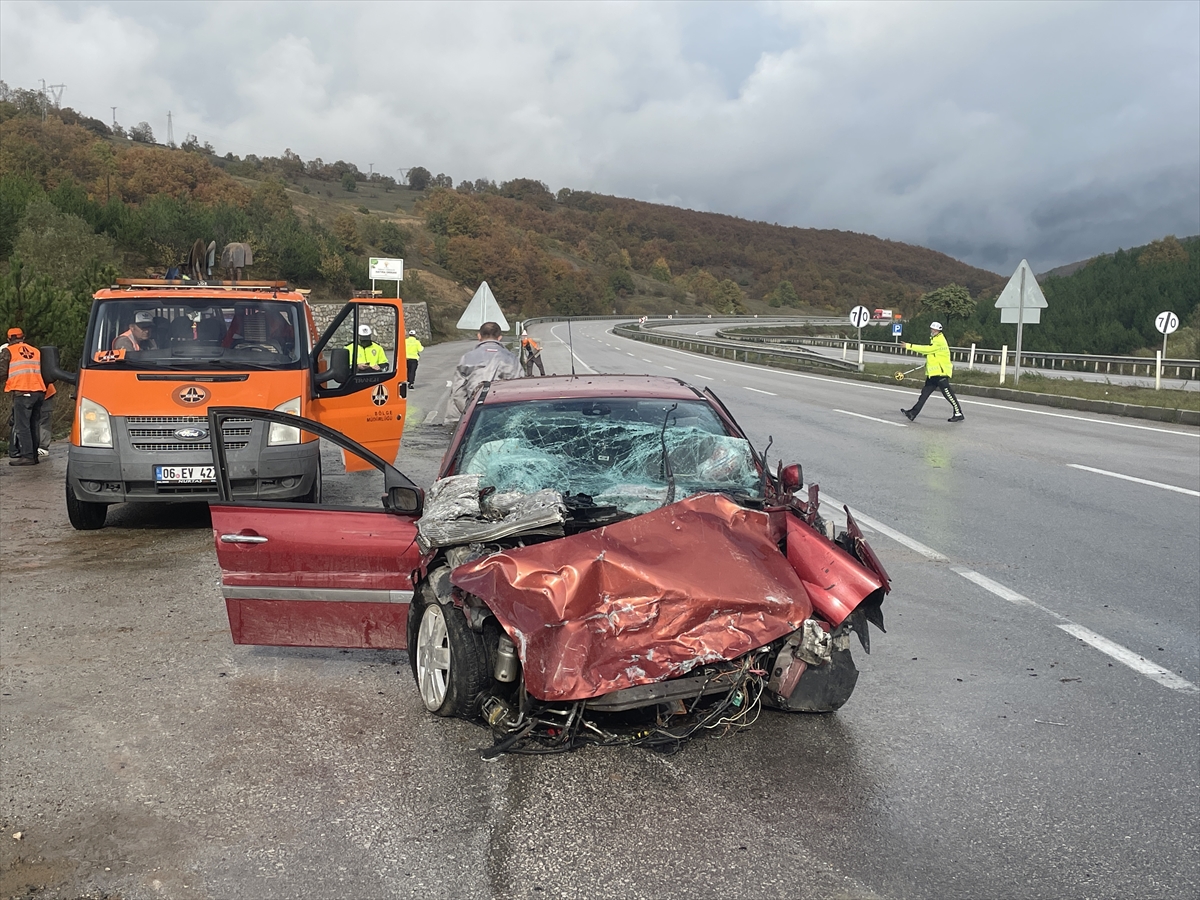 Samsun'da üç aracın karıştığı kazada 1 kişi öldü, 4 kişi yaralandı