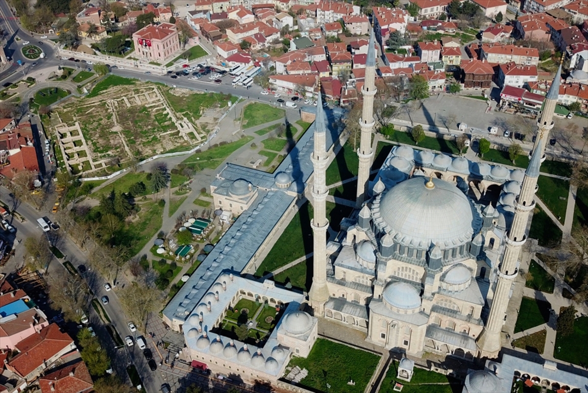 Selimiye Camisi önündeki Yemiş Kapanı Hanı ile ilgili koruma ve konservasyon projeleri onaylandı