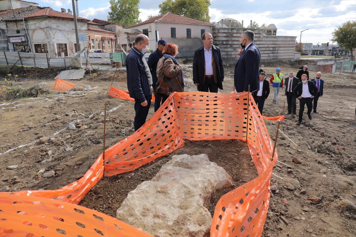 Selimiye Meydanı kazılarında ilkokul temellerine rastlandı