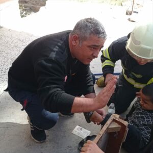 SİİRT (AA) – Siirt'te rögara düşen çocuk, itfaiye ekiplerince çıkarıldı.