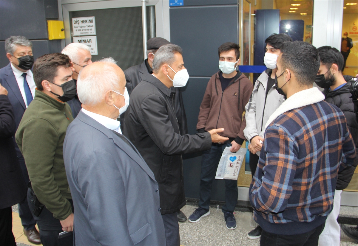 Sinop Valisi Karaömeroğlu'ndan gençlere Kovid-19 aşısı yaptırın çağrısı: