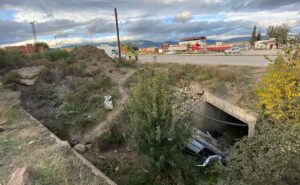 SİNOP (AA) – Sinop'un Boyabat ilçesinde otomobilin menfeze devrilmesi sonucu