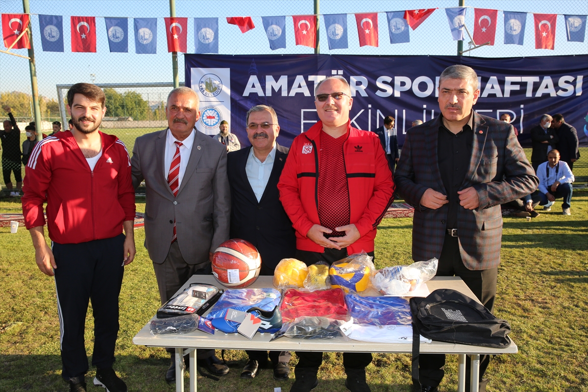 Sivas Belediyesinden amatör spor kulüplerine malzeme desteği